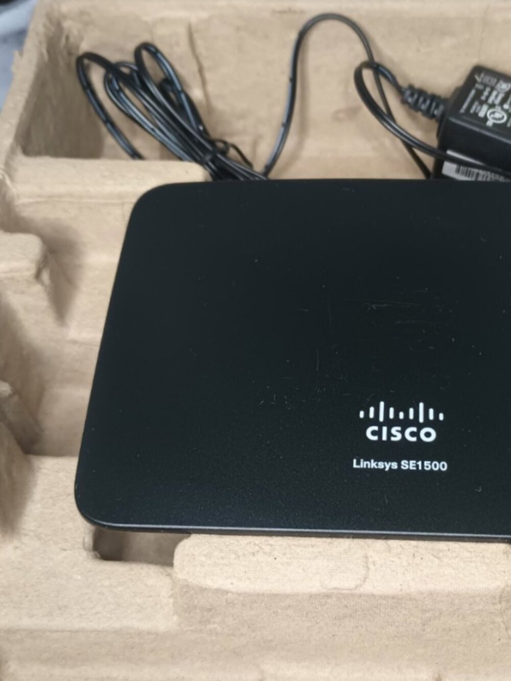 Cisco Linksys SE1500 5-Port Fast 10/100 Ethernet Switch with Power supply